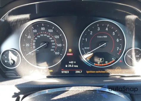 2017 BMW 330I xDrive z USA, uszkodzony, nr VIN WBA8D9G30HNU61870